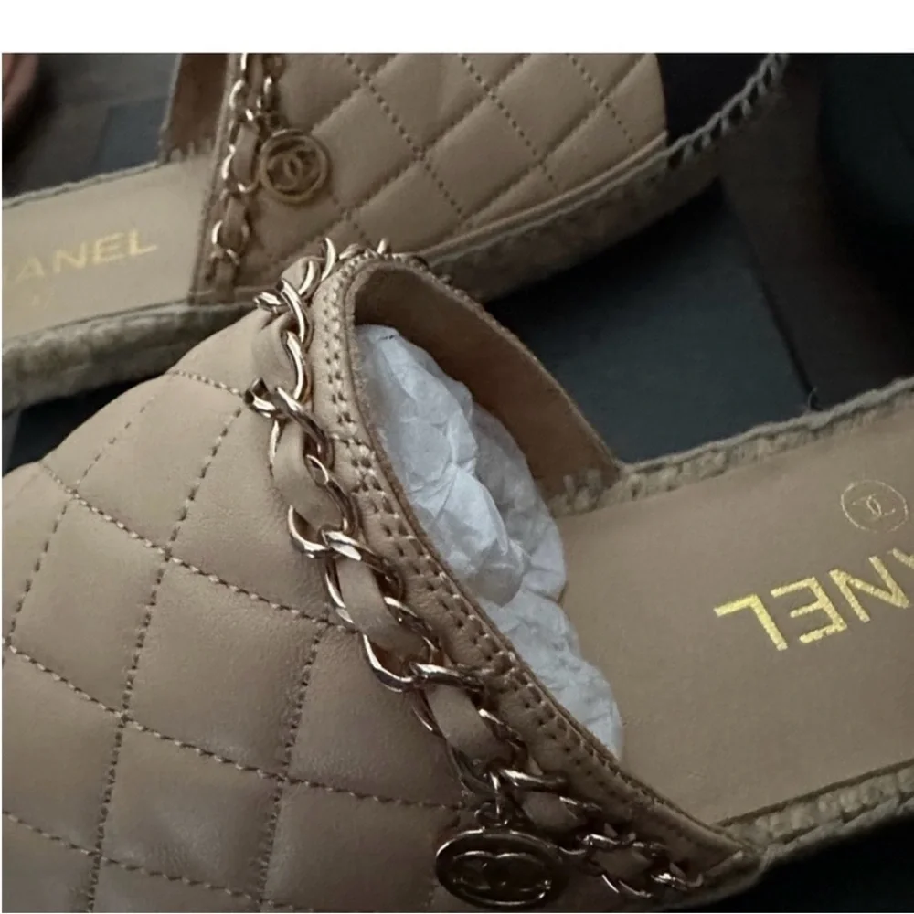 Authentic Chanel Quilted Women's Shoes with Black and Cream Designer Chanel - Picture 3 of 5